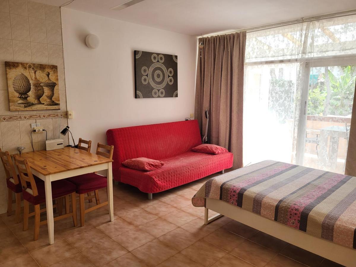 Studio With Garden Arona  Esterno foto
